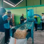 PLN: Dorong Kota Pontianak Jadi Lebih Hijau, Bantu Bank Sampah Khatulistiwa dengan Teknologi Daur Ulang Modern