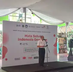 Smart FM dan OneSight EssilorLuxottica Foundation Berbagi Kacamata Gratis di SDN 01 Cipedak