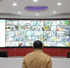 Wali Kota Makassar Tinjau War Room, Soroti Penguatan Sistem Keamanan Berbasis Teknologi