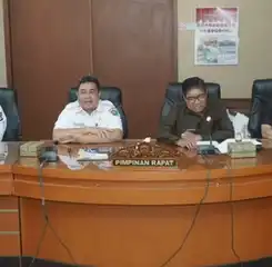 Pemkab Muara Enim Serahkan Raperda Pertanggungjawaban APBD 2024 ke DPRD