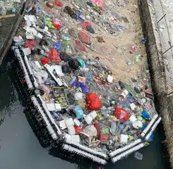Cegah Sampah ke Laut, Pertamina Pasang Trash Barrier di Sungai Pasar Lakessi Parepare 