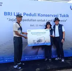 Lepas 100 Tukik di Pantai Kuta, Upaya Konservasi Penyu Bali Diperkuat