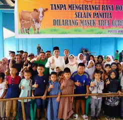Bupati Muba Tinjau Penyembelihan Hewan Kurban di Sungai Angit, Serahkan Dua Sapi Limosin untuk Masyarakat