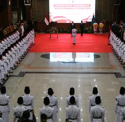 Formasi Lengkap, Wali Kota Surabaya Kukuhkan 99 anggota Paskibraka