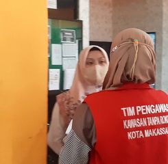 Sidak KTR, Pegawai Makassar Kedapatan Merokok di Kawasan Larangan