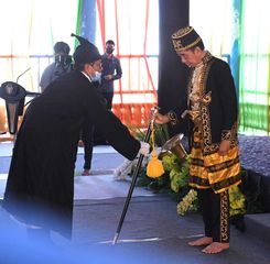Presiden Jokowi Terima Gelar Adat Kesultanan Buton, Apa Maknanya?