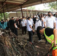 Sertifikat Adipura Bukti Kerja Masif Seluruh Kecamatan Atasi Sampah di Kota Medan