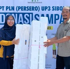 PLN Gencar Lakukan Kegiatan dalam Menciptakan Lingkungan yang Bersih Melaui Donasi Sampah