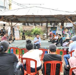 Pj Gubernur Jabar Ikut Saksikan Penampilan Teater Ruang Publik Festival di Kawasan Braga