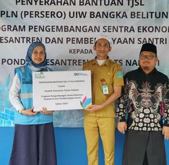Tingkatkan Pengembangan Ekonomi Pesantren, PLN Salurkan TJSL Sumur Bor dan Depot Air Minum
