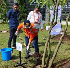 Cegah Erosi & Tingkatkan Kualitas Udara, KAI Kembali Tanam Pohon Di Sepanjang Area Daop 2
