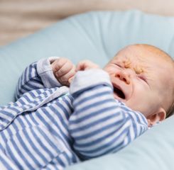 Jangan Biarkan Bayi Dicium Sembarangan, Waspadai Risiko Penyakit Menular