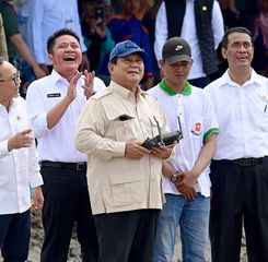 Presiden Prabowo Tebar Benih Padi dengan Drone di Lahan 105 Ribu Hektar Ogan Ilir, Dorong Ketahanan Pangan Nasional