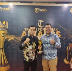 PLN UIP KLB Raih Penghargaan Tribun Awards 2025 atas Dukungan Air Bersih dan Sanitasi