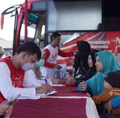 Bulan Bakti HUT ke-49 PT Timah, Ratusan Warga Opas Indah Nikmati Pelayanan Kesehatan Gratis di Mobil Sehat