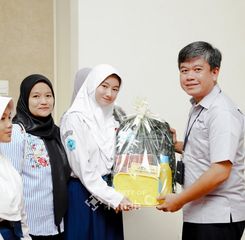 Dari Beasiswa Pendidikan Hingga UMKM, PT Timah Hadirkan Manfaat Nyata bagi Masyarakat di Wilayah Operasional