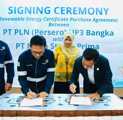 PLN Babel dan PT MSP Perkuat Komitmen Energi Bersih Lewat Penandatanganan Perjanjian Renewable Energy Certificate (REC)