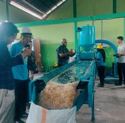 PLN: Dorong Kota Pontianak Jadi Lebih Hijau, Bantu Bank Sampah Khatulistiwa dengan Teknologi Daur Ulang Modern