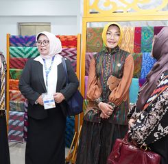 Yanieta: Rombongan Istri Rektor se-Indonesia Terkesan Saat Berkunjung ke UMKM Center