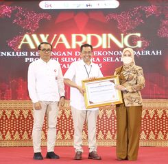 Feby Deru Terima Penghargaan OJK Sumsel atas Peran Literasi Keuangan dan Pemberdayaan Perempuan
