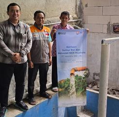 BRI Life Ulurkan Bantuan Penyediaan Air Bersih dan Sanitasi MCK  di Desa Terdampak Banjir Bandang Sukabumi Jawa Barat