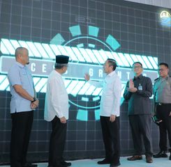 Ratu Dewa Resmikan PLTS sebagai Inovasi Energi Terbarukan Kota Palembang