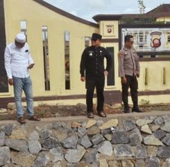 Tinjau Progres Turap di Mako Polres Kubu Raya, Bupati Sujiwo: Tekankan Pelayanan dan Ketahanan Pangan