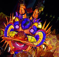 49 Naga Bersinar Meliuk di antara Lautan Manusia di Jalan Gajah Mada Kota Pontianak