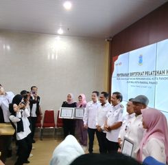  Pemkot Pangkalpinang Menyerahkan Sertifikat HACCP Kepada Pelaku UMKM 