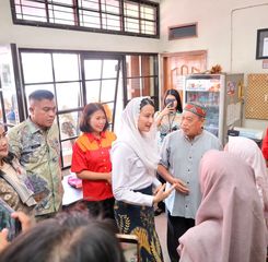 Sekda Aprizal Hasyim Dampingi Wamen Perdagangan Tinjau UMKM di Palembang
