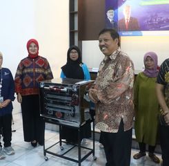 Pemerintah Kembali Pastikan Kesejahteraan Masyarakat, Serahkan Bantuan kepada Warga