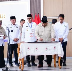Presiden Prabowo Resmikan RSUD KH Muhammad Thohir, Perluas Akses Layanan Kesehatan di Pesisir Barat