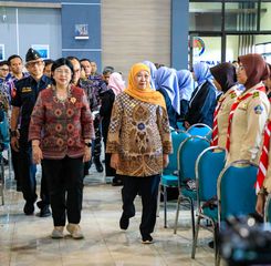 Gubernur Khofifah dan Destry Damayanti Ajak Generasi Muda Siap Hadapi Era Digital Lewat Inovasi dan Ketahanan Pangan