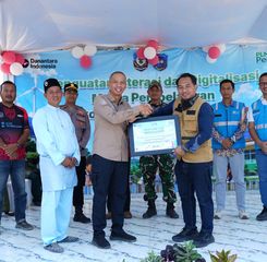 PLN UIW BABEL PERKUAT LITERASI & DIGITALISASI MEDIA PEMBELAJARAN DI SDN 01 LEPAR MELALUI PROGRAM TJSL 