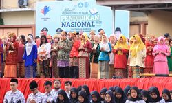 Peringatan Hardiknas 2025 di Palembang: Pakaian Adat Warnai Upacara, Sekda Tekankan Akses Pendidikan Berkualitas untuk Semua