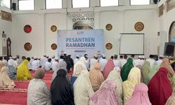 YBM PLN S2JB Perkuat Karakter Penerima Beasiswa Lewat Pesantren Ramadhan