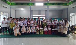 YBM PLN UP3 Lahat Salurkan Beasiswa Cahaya Pintar untuk 66 Pelajar