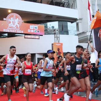 Pj Gubernur Kalbar Lepas Peserta Lari HARRIS Pontianak Run Fest 2024