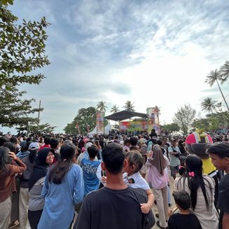 Honda AT Family Day Hadir di Pantai Pasir Kuning Templang, Dimeriahkan Perang Ketupat dan Konser Musik