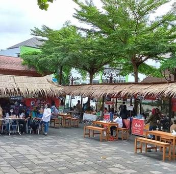 Jajakan Berbagai Makanan Tradisional Khas Solo, Pasar Mangkubumen Laris Manis 