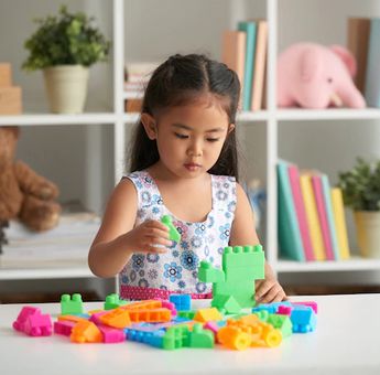 Perlukah Bedakan Mainan Anak Laki-laki dan Perempuan? Ini Penjelasannya