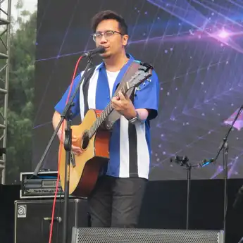 Chord dan Lirik 'Lebih Indah' - Adera, Dan Kau Hadir Merubah Segalanya