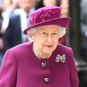 Ratu Elizabeth Cari Ahli Konten Sosmed, Gajinya Capai Rp78 Juta Sebulan