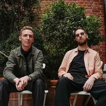 Hubungi Gading Marten, HONNE Ajak Gempi Kolaborasi Saat Konser