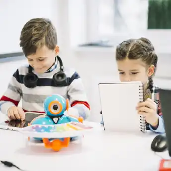 Melihat Masa Depan Dunia Digital dengan Mengenalkan Teknologi ke Anak