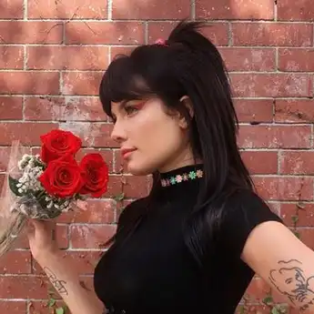 Halsey Merayakan Ulang Tahunnya dengan Merilis Lagu Baru 'Clementine'