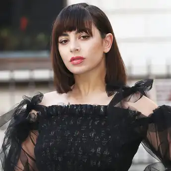 Arti Lagu 'party 4 u' Dipopulerkan Charli XCX