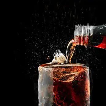 5 Kebiasaan Minum Soda yang Bisa Meningkatkan Risiko Kematian