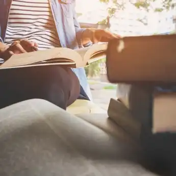 Pentingnya Speed Reading di Era Overload Information, Simak Tips nya!