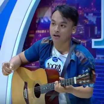 Anak Areng Widodo Pikat Juri Indonesian Idol dengan Petikan Gitarnya